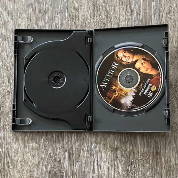 EUC The Aviator DVD is about Howard Hughes the billionaire, filmmaker & recluse - Picture 6 of 6